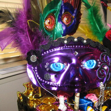 Mardis Gras shoebox float mask