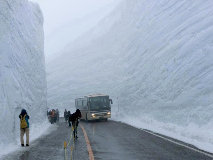 20 meters of snowfall in Hokkaido Japan