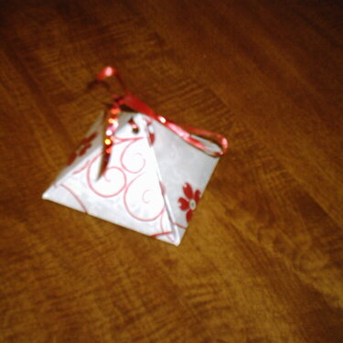 Pyramid gift box
