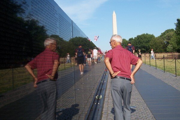 Reflecting on the Vietnam wall