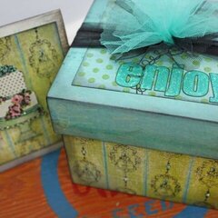 Hoopla Box & Card Set