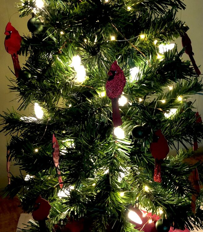 Cardinal tree decorations