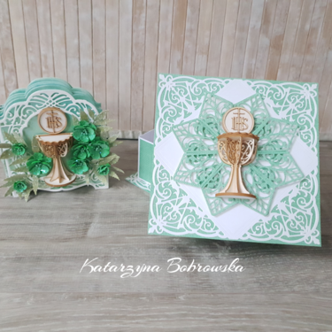 First Holy Communions Green Gift Box with 3D Vignette Mini Album