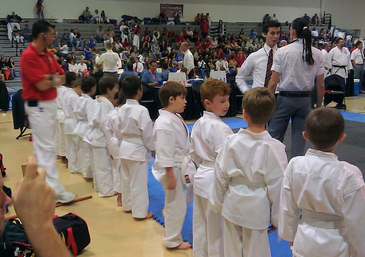 The line of karate-ka