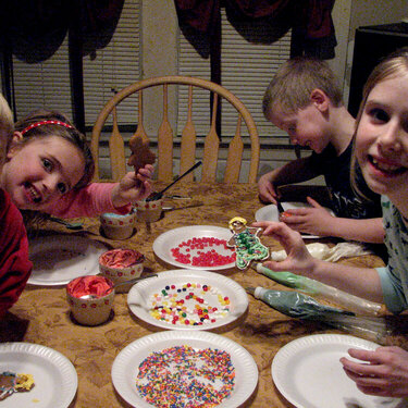 Decorating Gingerbread Men!