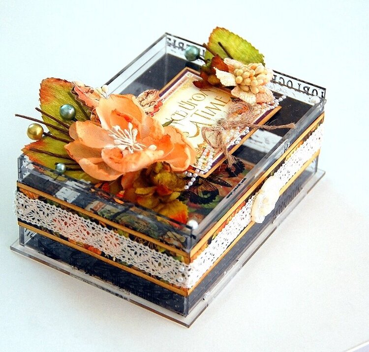 Small acrylic box by Irene Tan