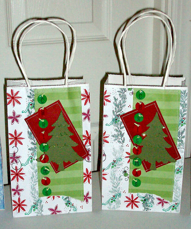 Christmas Tree with Buttons gift bags