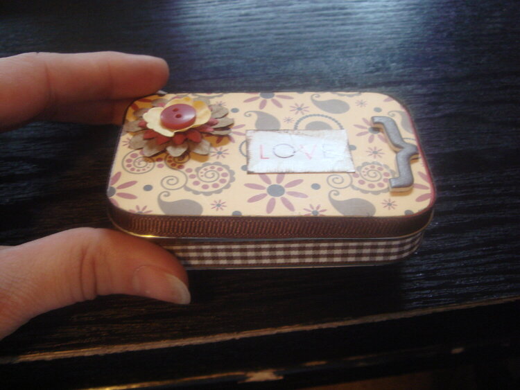 Side view of the Altoids tin project