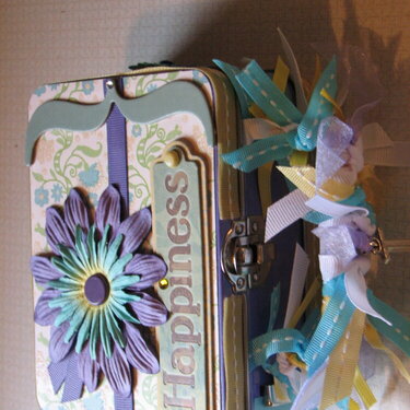 I love this tin from PattieG for Tin full of chipboard swap