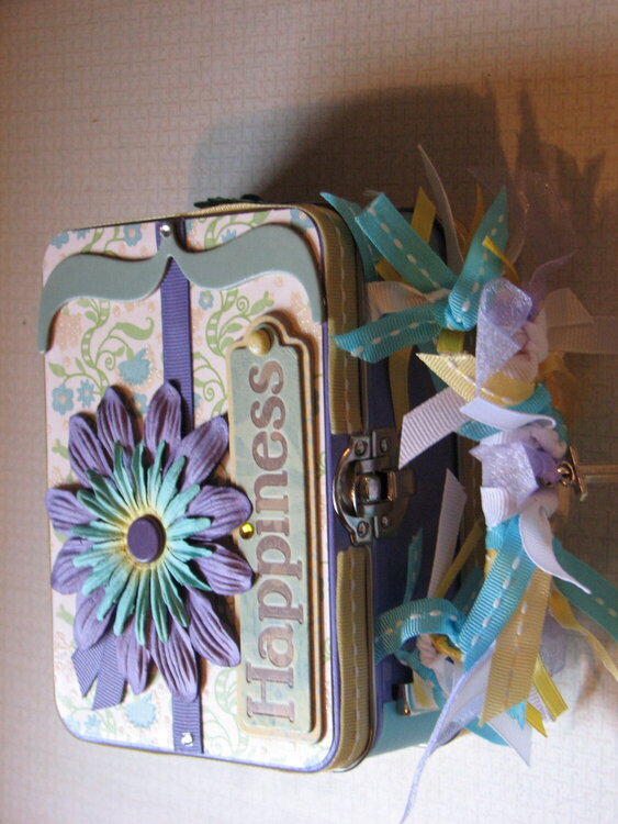 I love this tin from PattieG for Tin full of chipboard swap