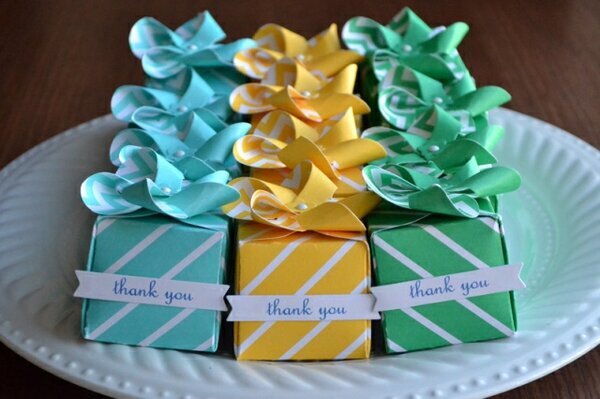 *We R* pinwheel favor boxes