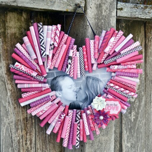 *WRMK* rolled paper heart frame