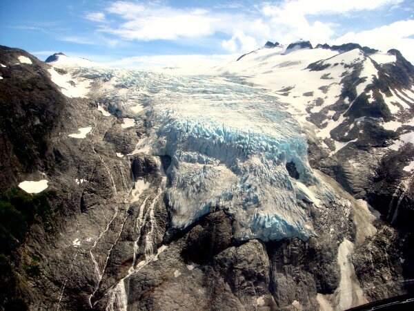 A moving glacier