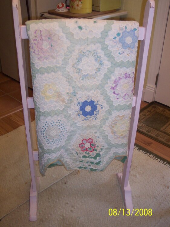 Shabby Pink Quilt Stand