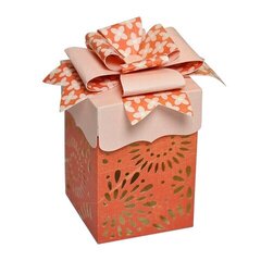 Scalloped Edge Flower Lattice Gift Box