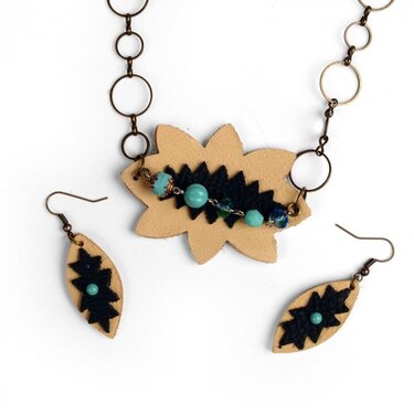 Beaded Flower Necklace &amp; Earrings