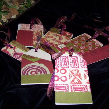 FESTIVE GIFT TAGS