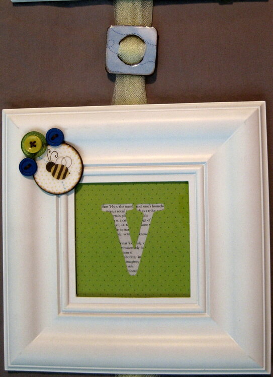 Love wall hanging &quot;V&quot;