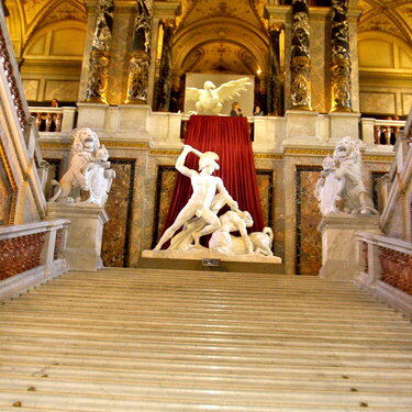 Sculpture at top of stairs at top of Kunsthistorisches Museum