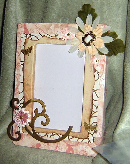 &quot;Shabby Vintage&quot; altered photo frame