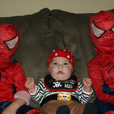2 spiderman&#039;s and a pirate