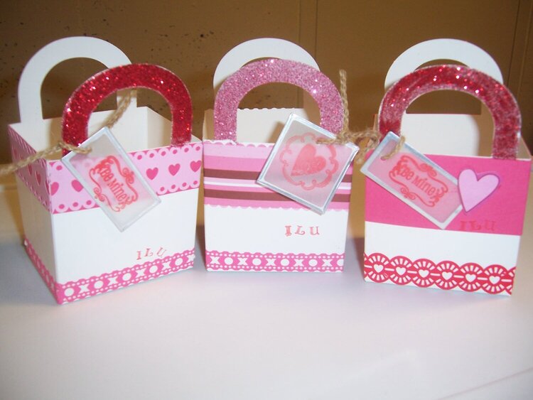 ILU Small&quot;Be Mine&quot;Gift Candy Baskets