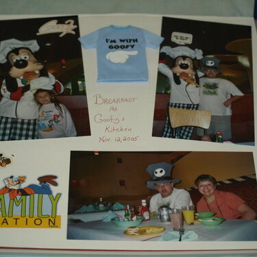 Meeting Goofy at Goofy&#039;s Kitchen in Disneyland Hotel