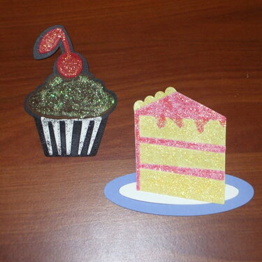 A slice of cake &amp; cupcake