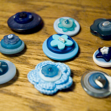 Stacked buttons-blue
