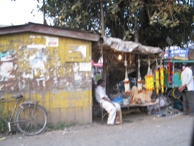 Pune India - little store for Diwali flowers