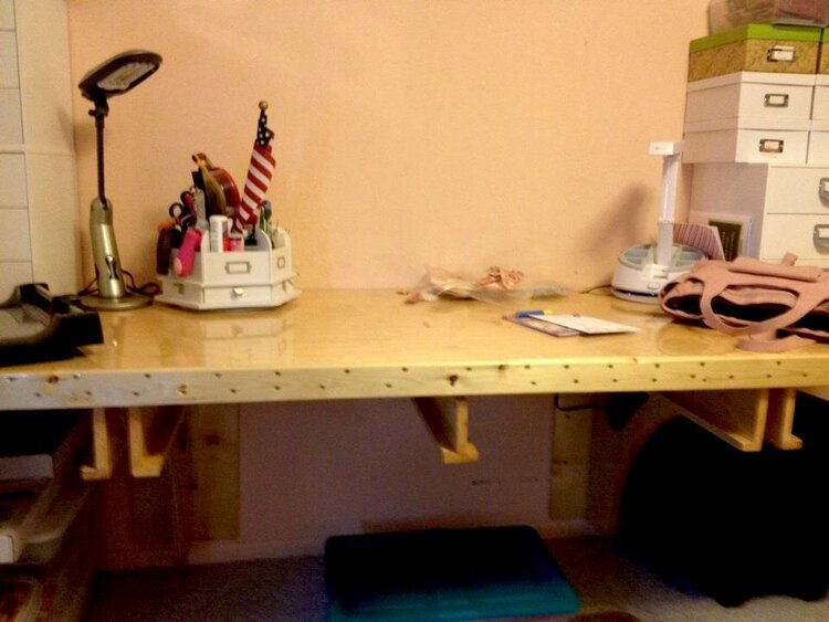 Mom&#039;s new desk