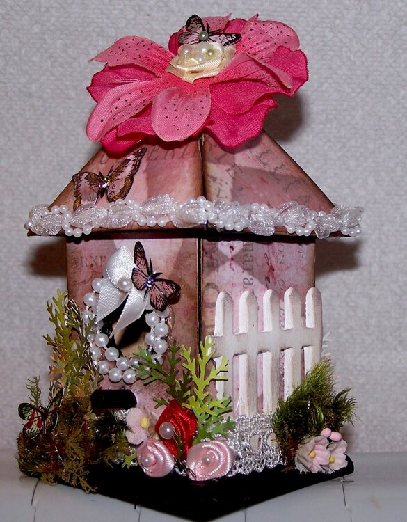 Here is the finished bird house...