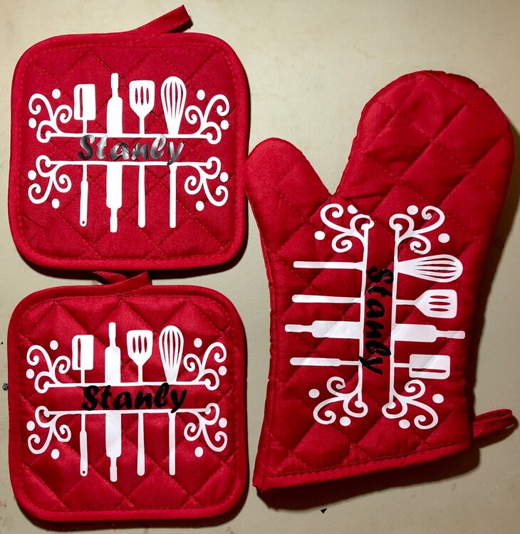 Oven mitt and pot holders