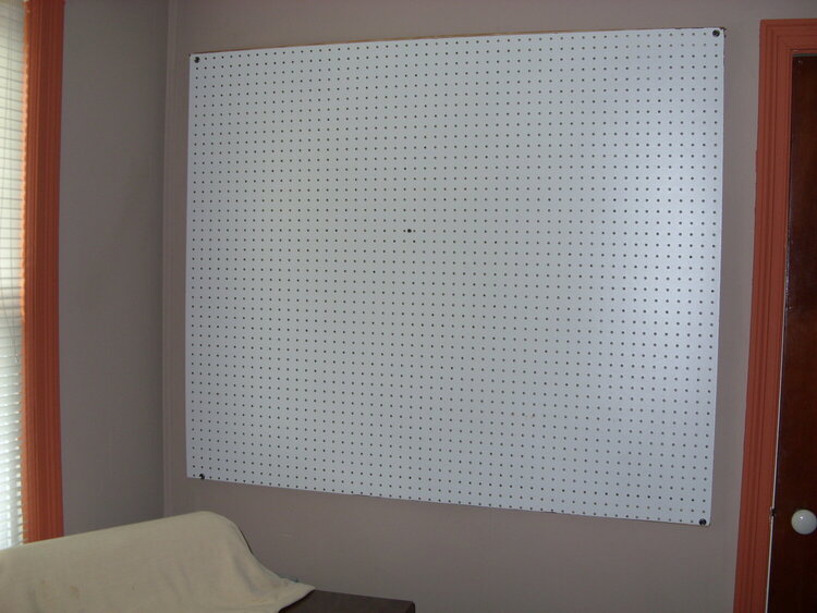 New Scraproom (my lovely new pegboard!!)