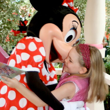 Meeting Minnie Mouse - HK