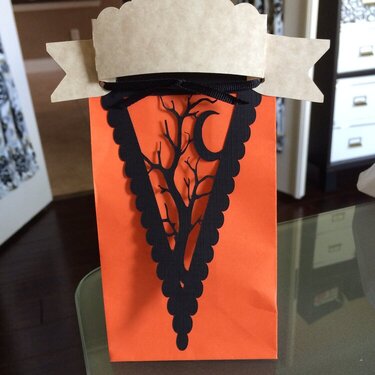 Halloween Treat Bag is doubling as Place Card