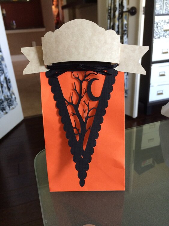 Halloween Treat Bag is doubling as Place Card