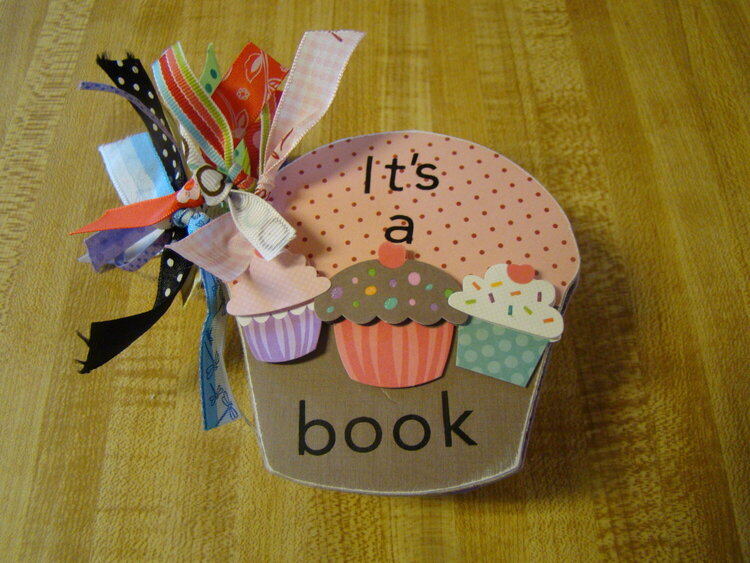 It&#039;s a cupcake book, cover