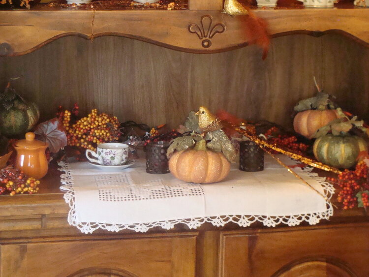 Thanksgiving hutch (bottom)