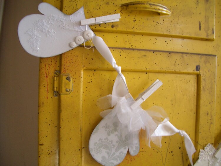 Shabby Chic WHITE Mittens Banner