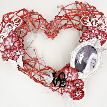 Heart Wreath for Valentine&#039;s Month