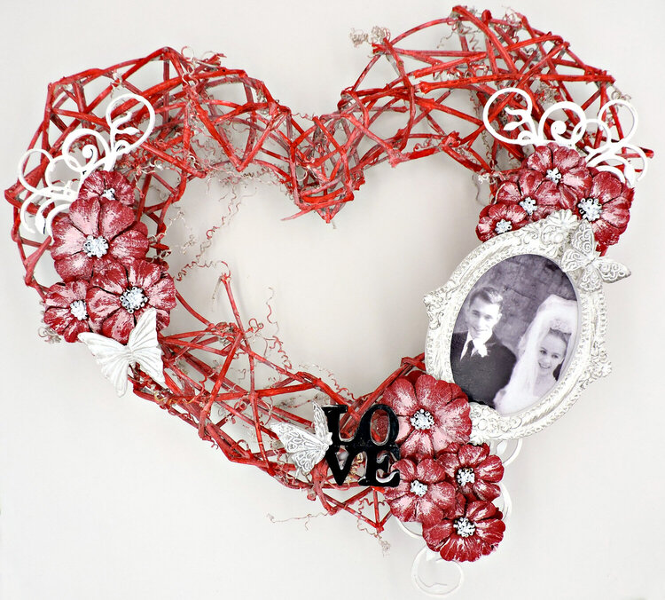 Heart Wreath for Valentine&#039;s Month
