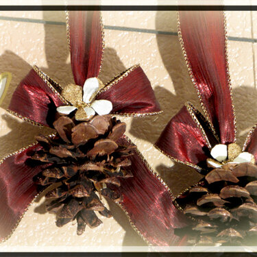 *PK GLITZ DT* Merry Christmas Wall Art Pinecones Closeup