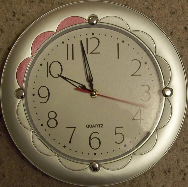 Scraproom Makeover-Altered Clock - before