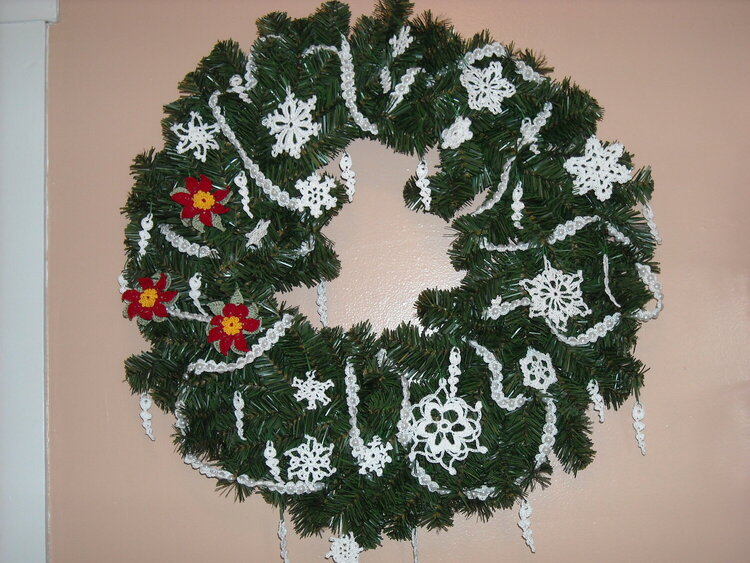 Small Snowflake Wreath w/ 3 Poinsettias
