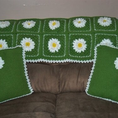 My Daisy Afghan &amp; Pillows