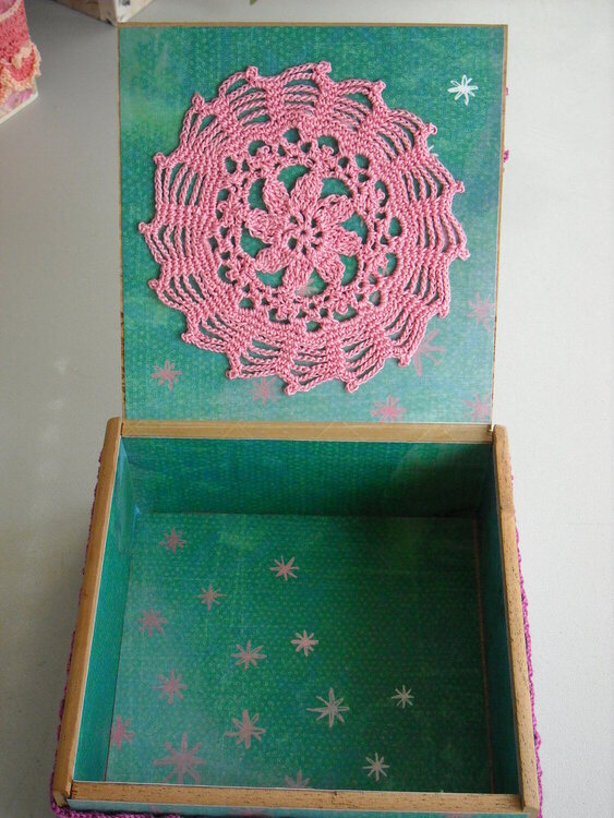 Lilac, Rose &amp; Pink Altered Cigar Box (inside)