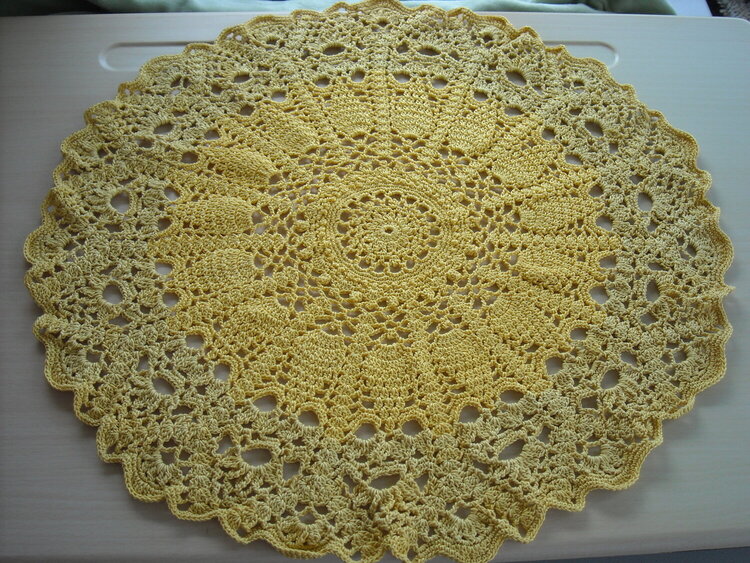 Two Tone Gold Pineapple Doily