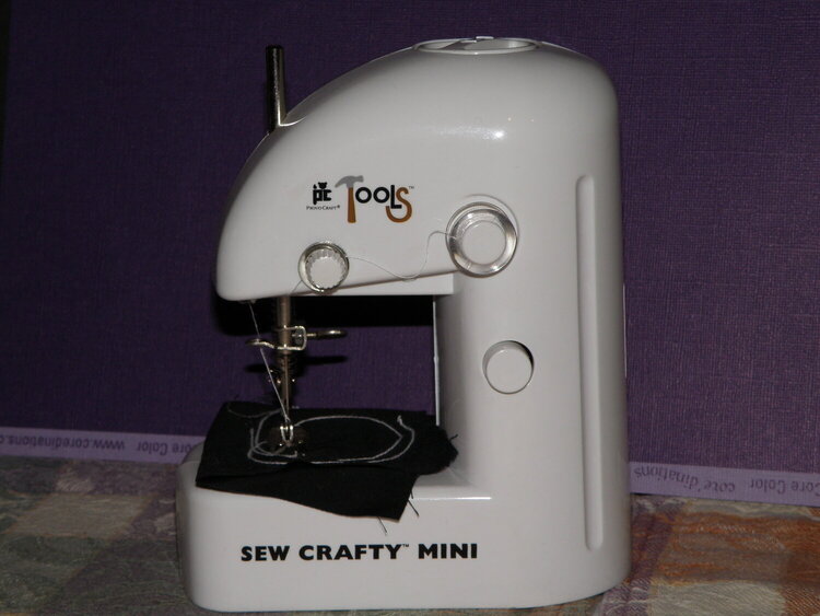 MINI WK 2...[POD]...[9 favorite gadget]...Mini sewing machine