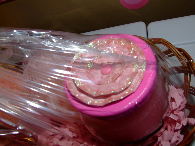 Close up of the lid on the candle.